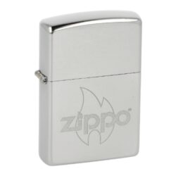 Zapalovač Zippo Baseball Cap, patinovaný - Benzínový zapalovač Zippo 25052 Zippo Baseball Cap Flame. Kvalitní zapalovač Zippo ve Street Chrome provedení je na přední straně zdobený leptaným motivem plamene a logem Zippo. Zapalovač je dodávaný v originální krabičce s logem. Zapalovače Zippo nejsou při dodání naplněné benzínem. Originální příslušenství benzín Zippo, kamínky, knoty a vata do zapalovače Zippo, zajistí správné fungování benzínové zapalovače. Na mechanické závady zapalovače poskytuje Zippo doživotní záruku. Tuto záruku můžete uplatnit přímo u nás. Zapalovače jsou vyrobené v USA, Original Zippo® Bradford.