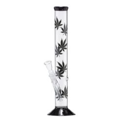 Skleněný bong Multi Leaf black straight 42cm - Sklenn bong Multi Leaf Black Straight. Transparentn rovn bong zdoben ernmi listy konop s ernm nustkem a zkladnou. Bong je vyroben z tepeln odolnho borosiliktovho skla. Chillum bongu je jednodln.

Vka: 42 cm
Vnitn prmr bongu: 4,5 cm
Prmr hrdla: 5,5 cm
Socket chillumu: 18,8 mm
Led: ne
Perkolace: ne
Turbo: ano
Stko do bongu: 12 mm
Materil: borosiliktov sklo
Balen: bublinkov flie
Distributor: Fortis-DB, spol. s r.o.