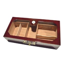 Humidor na doutníky Gastro III - Stoln humidor na doutnky s kapacitou cca 150 doutnk. Ddodvn s vlhkomr a zvlhova. Vnitek humidoru je vyloen cedrovm devem. Rozmr humidoru 59x32x14-25cm.

Humidory jsou dodvny nezavlhen, proto Vm nabzme bezplatnou volitelnou slubu Zavlhen humidoru, kterou si vyberete v Souvisejcm zbo. Nov humidor je nutn ped prvnm uloenm doutnk zavlhit, upravit a ustlit jeho vlhkost na poadovanou hodnotu. Dobe zavlhen humidor uchov Vae doutnky ve skvl kondici.

a target=_blank href=..\www\prilohy\Nvod_k_pouit_humidoru.pdfNvod k pouit humidoru - PDF/a